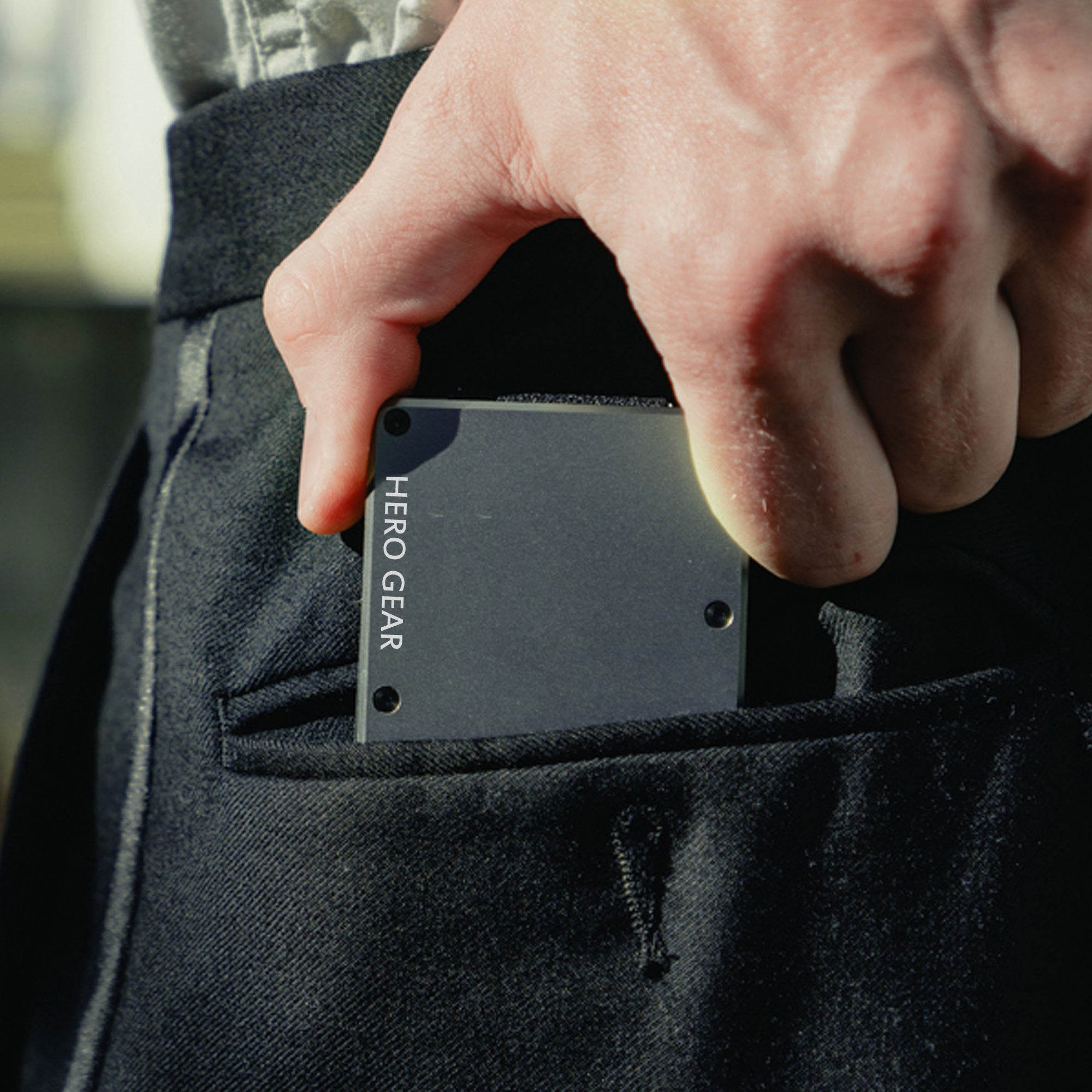 HERO GEAR Men’s Minimalist Wallet – Black
